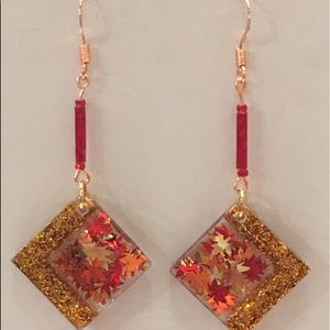 Fall earrings: multi color leaves 🍁 with gold band.